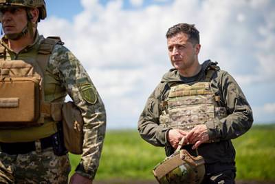 Владимир Зеленский - Дмитрий Разумков - Зеленскому запретили ездить на передовую - lenta.ru - Украина