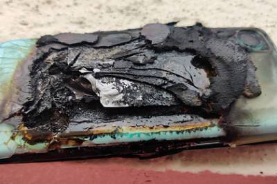 Смартфон OnePlus взорвался в кармане пользователя - lenta.ru - Индия - Голландия - Бангалор - Twitter