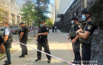 Полиция ведет переговоры с захватчиком Кабмина - korrespondent.net - Украина - Киев