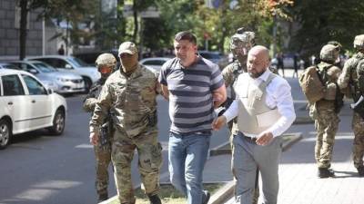 Владимир Прохнич - Задержание мужчины с гранатой в кабмине Украины сняли на видео - vesti.ru - Украина - Киев - Ирпень