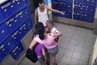 В Уфе мужчина избил двоих детей на глазах у матери - mk.ru - Уфа