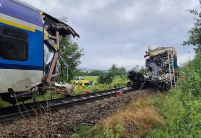 Пассажирские поезда столкнулись лоб в лоб, есть жертвы: первые кадры трагедии в Чехии - politeka.net - Украина - Чехия - Прага - Пльзень
