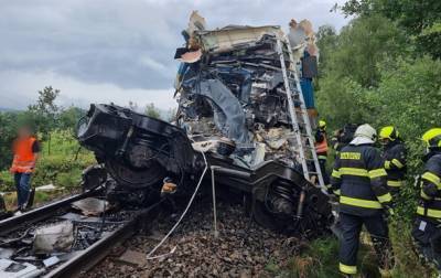 Карел Гавличек - В Чехии столкнулись два пассажирских поезда, пострадали около 50 человек - kp.ua - Украина - Чехия