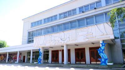 В Воронеже сотрудников легендарного «Полтинника» досрочно разогнали по домам - vestivrn.ru - Воронеж
