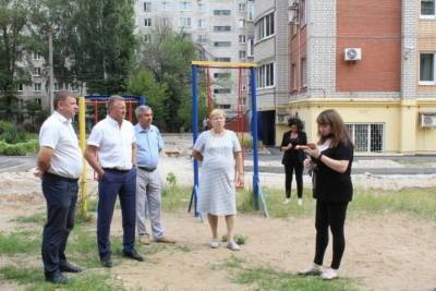 Николай Любимов - Депутат рязанской облдумы Татьяна Гусева проконтролировала ремонт дворов на улице Гагарина - rzn.mk.ru - Россия - Рязанская обл. - Рязань