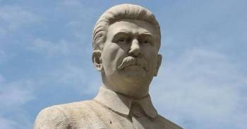 Иосиф Сталин - Половина россиян одобряет установку памятника Иосифу Сталину - vologda-poisk.ru