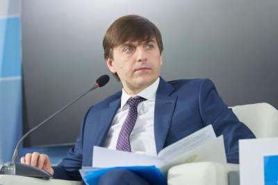 Владимир Путин - Андрей Турчак - Сергей Кравцов - Сергей Кравцов: с 2022 года будет ежегодно отремонтировано 1 500 школ – Учительская газета - ug.ru - Россия