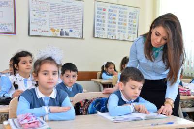 Эмин Амруллаев - Константин Шапиро - Эльчин Мехтиев - В Азербайджане названо число трудоустроенных за 3 года учителей - trend.az - Азербайджан