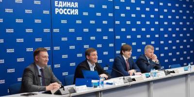 Андрей Турчак - Сергей Кравцов - "Единая Россия" передала Минпросвещения реестр нуждающихся в капремонте школ - ruposters.ru - Россия