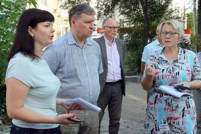 Елена Ситникова - Глава Кургана встретилась с жильцами, выступающими против строительства нового дома в их дворах - kikonline.ru