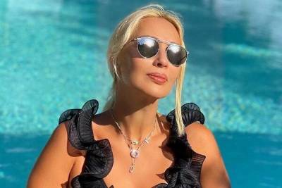 Лера Кудрявцева - Лариса Долина - «Было — стало!» Кудрявцева показала располневшую фигуру в купальнике - skuke.net