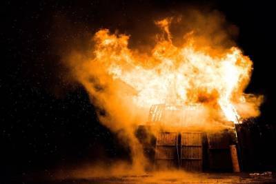 Дачный домик сгорел на территории СНТ «Спутник» в Новосибирске - novos.mk.ru - Новосибирск