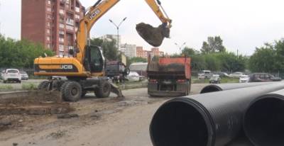 Руслан Болотов - В Иркутске на улице Канской начали делать ливневую канализацию - runews24.ru - Иркутск