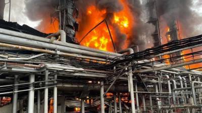 Александр Непомнящий - В ЯНАО горит завод по переработке газового конденсата - newdaynews.ru - Салехард - окр. Янао