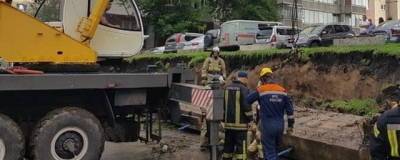 В Красноярске во время ливня обрушилась подпорная стена во дворе жилого дома - runews24.ru - Россия - Красноярский край - Красноярск