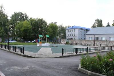 Ремонт двора по улице Володарского в Брянске близится к финалу - mk.ru - Брянск