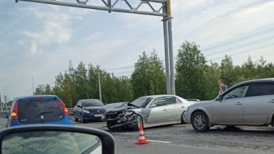 Лишился передней части кузова «марковник» в ДТП на объездной в Тюмени - nashgorod.ru - Тюмень - Тюменская обл.