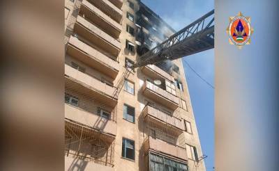 В многоэтажке в Ангрене вспыхнул пожар. Спасателям пришлось эвакуировать 25 жителей - podrobno.uz - Узбекистан - Ташкент
