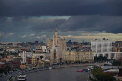 Евгений Тишковец - Москвичей предупредили о ливне с грозой в четверг - yur-gazeta.ru