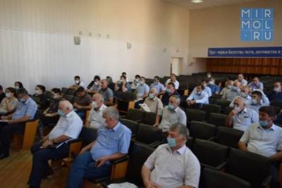 Махмуд Амиралиев - В Карабудахкентском районе обсудили готовность школ к новому учебному году - mirmol.ru