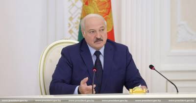 Александр Лукашенко - Лукашенко назвал нацистами страны, возвращающие мигрантов полуживыми - ren.tv - Белоруссия - Литва - Латвия