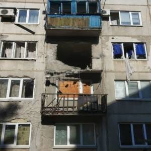 Обстрел многоэтажки в Красногоровке: опубликованы первые фото - reporter-ua.com - Украина - Донецкая обл.