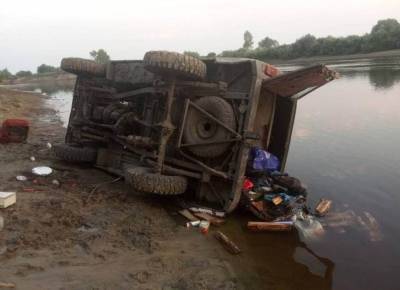 В Тюмени судят водителя, перевернувшего пьяным УАЗ с обрыва реки. Тогда погибла женщина - znak.com - Россия - Тюмень - район Тюменский