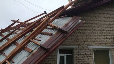 Ураган сорвал крыши домов и школ в Башкирии - inforeactor.ru - Башкирия - район Чекмагушевский