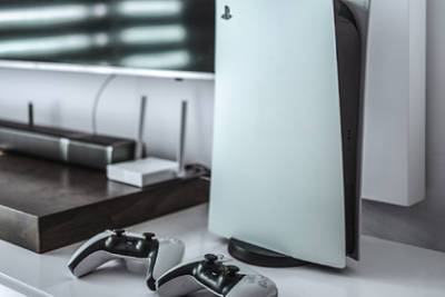 Sony начала зарабатывать на PlayStation 5 - lenta.ru