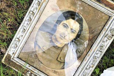 Россиянка нашла в лесу старинные фотографии и передала их в музей - lenta.ru - Тюмень - Тюменская обл. - Экология