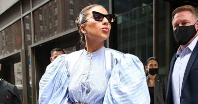 Леди Гага - Урок баланса: Леди Гага вернулась к обуви на платформе после съемок в "Доме Гуччи" - focus.ua - Украина - Нью-Йорк - Нью-Йорк