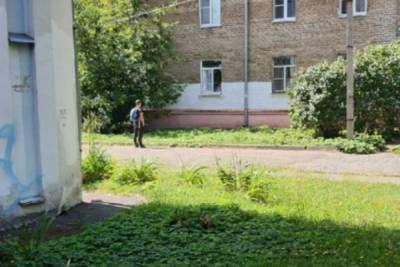 Ярославец спас ребенка от падения из окна - yar.mk.ru - Ярославль