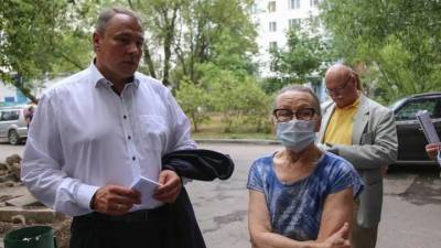 Петр Толстой - Петр Толстой проверил ход капитального ремонта многоэтажки в Люблино - vm.ru