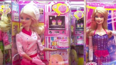 Sky News - Образ создателя вакцины от коронавируса воплотят в куклах Barbie - inforeactor.ru