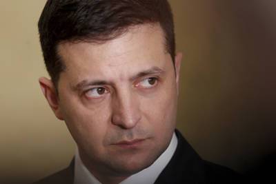Владимир Зеленский - Зеленский назвал враньем обвинения в обстрелах мирных жителей в Донбассе - lenta.ru - Украина - ЛНР