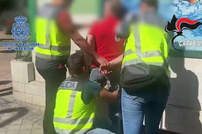 Главный босс мафии попался полицейским спустя два года в бегах - lenta.ru - Италия - Испания - Мадрид