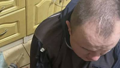 Внук изрезал ножом бабушку и дедушку во время застолья в Калининграде - iz.ru - Россия - Израиль - Калининград - Калининградская обл.
