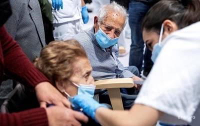 Франция вводит ревакцинацию граждан от коронавируса - korrespondent.net - Украина - Франция - Париж