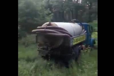 В Курске полиция задержала владельца ассенизатора за слив нечистот в парке Солянка - chr.mk.ru - Курск