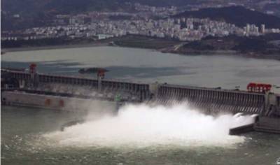 В Китае эвакуация из-за тайфунов, могут прорваться дамбы гигантских ГЭС - lenta.ua - Китай - Украина