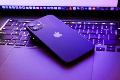 Apple будет сканировать фото в iPhone и iPad для поиска материалов с детской порнографией - znak.com - США