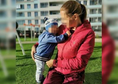 Неадекватная мать в Екатеринбурге выпала с балкона с ребенком на руках - province.ru - Екатеринбург