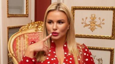 Анна Семенович - Анна Семенович о своем новом мужчине: «Взял и подошел» - 5-tv.ru