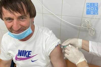 Вакцинацию от коронавируса прокомментировал депутат райсобрания Новолакского района - mirmol.ru