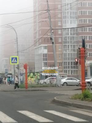 Кемеровчане пожаловались на покосившуюся опору освещения на проспекте Шахтёров - gazeta.a42.ru - Кемерово