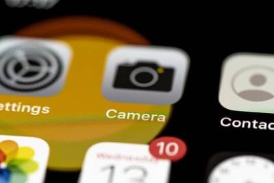 Apple улучшит камеру старых iPhone - lenta.ru