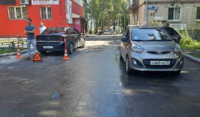 В тюменском дворе водитель без прав сдавал назад и наехал на годовалого ребёнка - nashgorod.ru