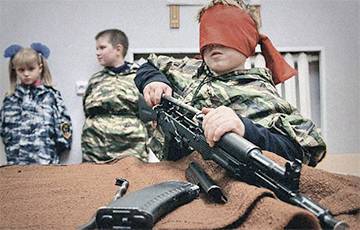 Белорусы выступили против военруков в школах - charter97.org - Белоруссия