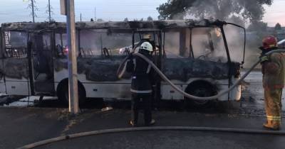 В Киеве загорелась маршрутка, водитель получил ожоги - dsnews.ua - Украина - Киев - Харьков