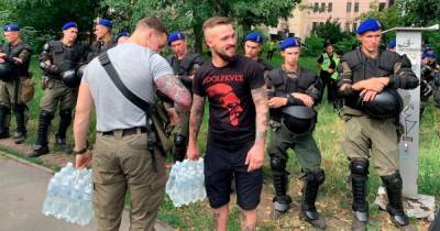 Свастики и Гитлер: в Киеве началась акция в поддержку задержанных членов "Нацкорпуса" (видео) - focus.ua - Украина - Киев - Харьков